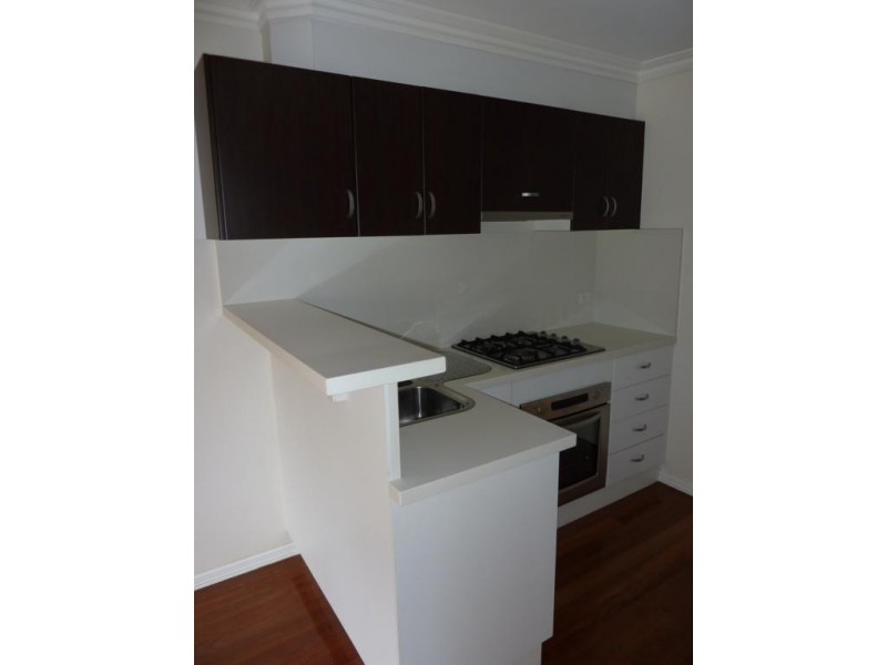 2/8 Weyburn Place, Avondale Heights VIC 3034