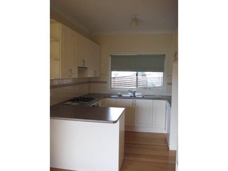 2/91 Mascoma Street, Strathmore VIC 3041