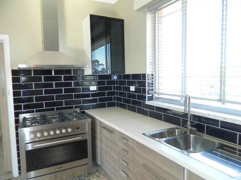 2/23 WALTERS AVENUE, Airport West VIC 3042