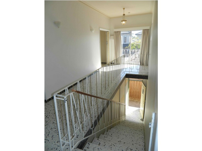 2/23 WALTERS AVENUE, Airport West VIC 3042