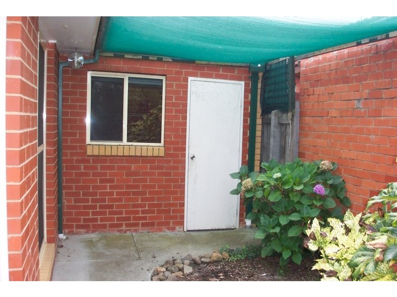 1/8A Etzel Street, Airport West VIC 3042