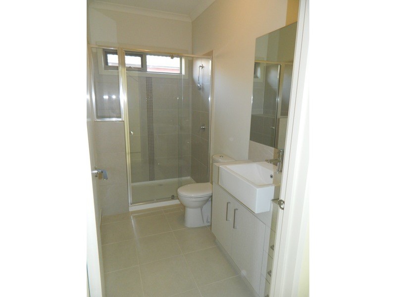 2/176 Daley St, Glenroy VIC 3046