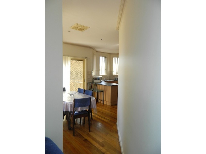 1/378 Mascoma Street, Strathmore VIC 3041