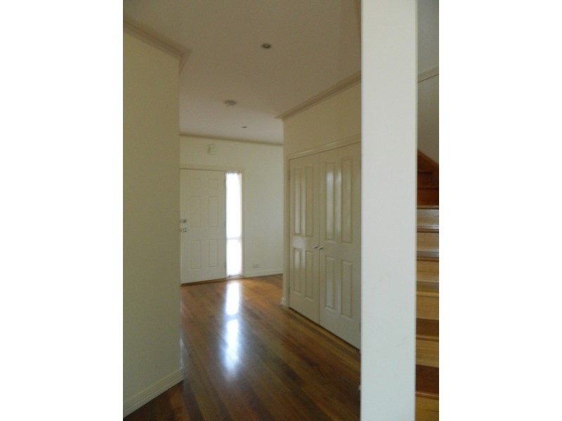 1/378 Mascoma Street, Strathmore VIC 3041