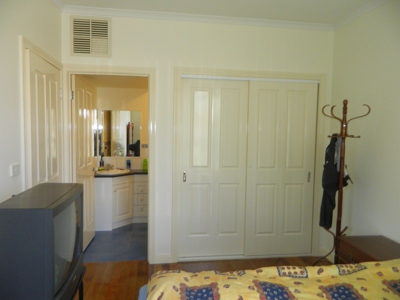 1/378 Mascoma Street, Strathmore VIC 3041