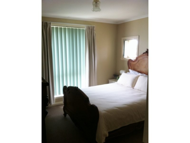 1/31 McNamara Avenue, Airport West VIC 3042