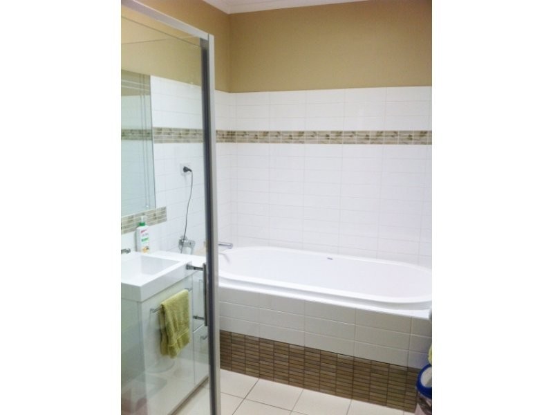 1/31 McNamara Avenue, Airport West VIC 3042