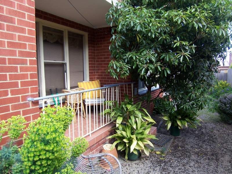 2/9 Violet Street, Essendon VIC 3040