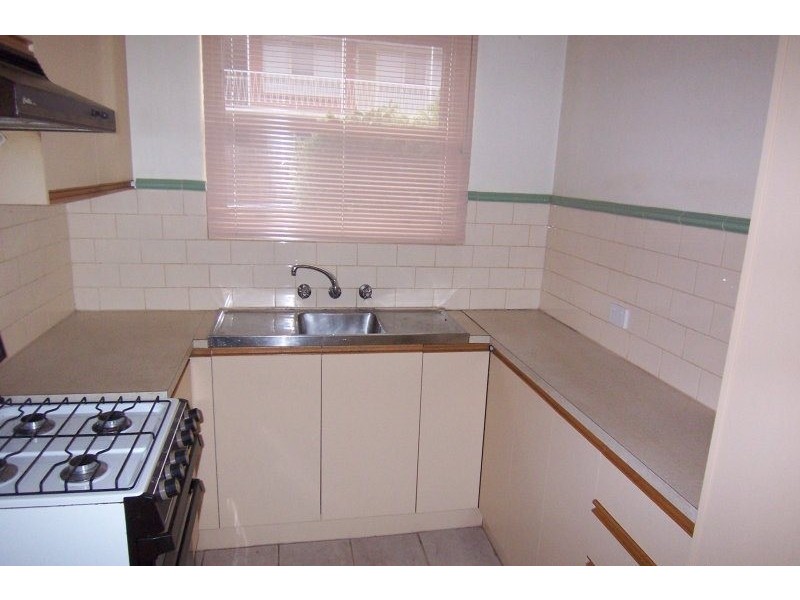 2/9 Violet Street, Essendon VIC 3040