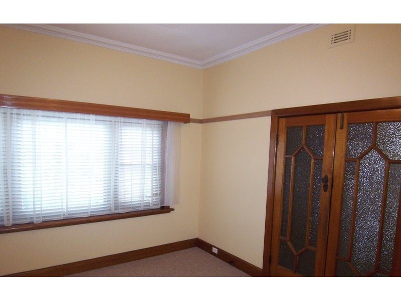 10 Disraeli Grove, Pascoe Vale South VIC 3044