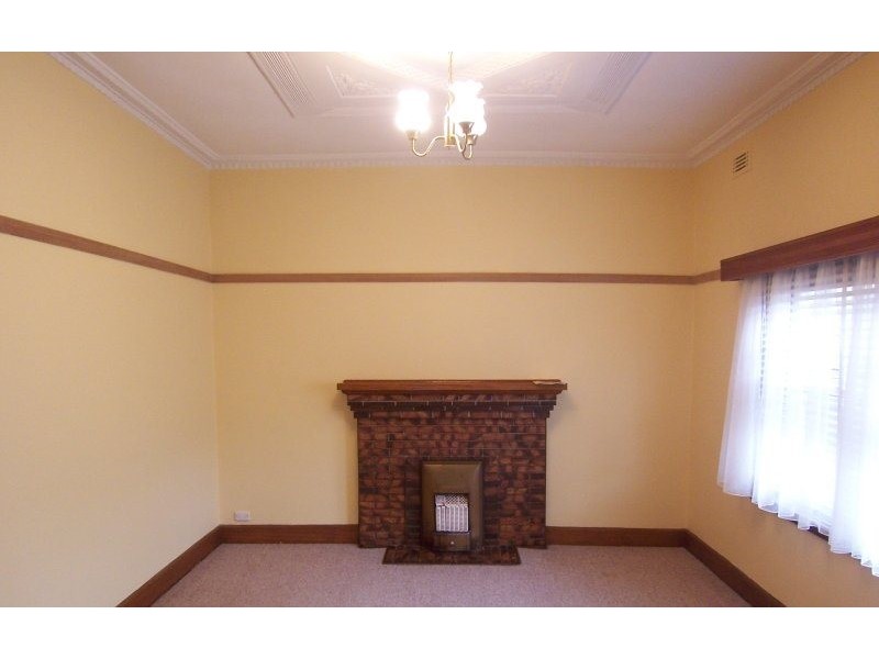 10 Disraeli Grove, Pascoe Vale South VIC 3044