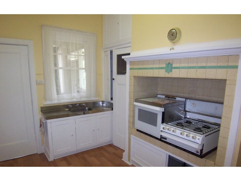 10 Disraeli Grove, Pascoe Vale South VIC 3044