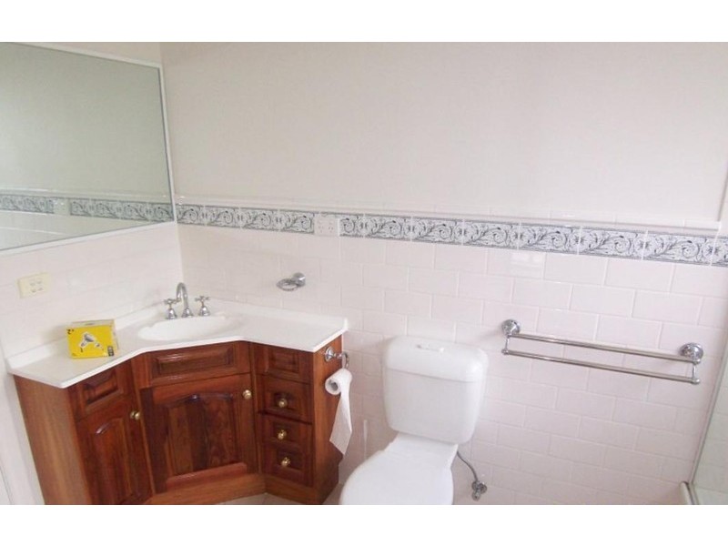 Rear 23 Woodland Street, Strathmore VIC 3041