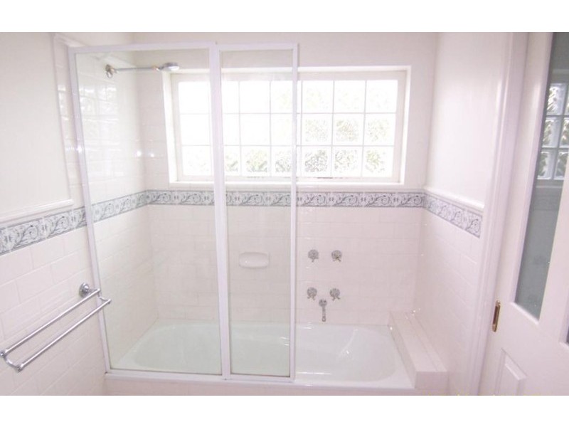 Rear 23 Woodland Street, Strathmore VIC 3041