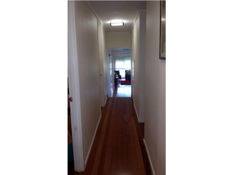 1/1 Dehavilland Ave, Strathmore Heights VIC 3041