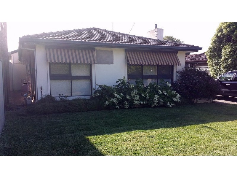 1/1 Dehavilland Ave, Strathmore Heights VIC 3041