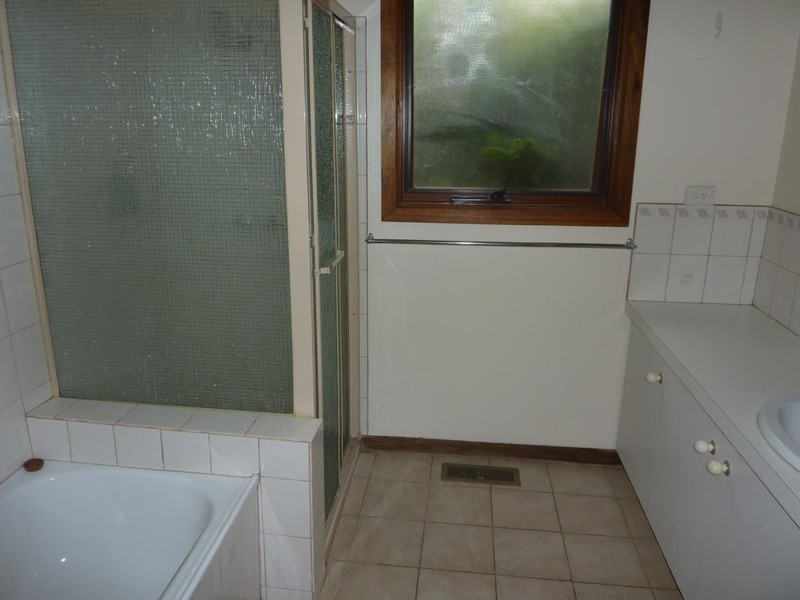 1/31 Ramsay Street, Essendon VIC 3040