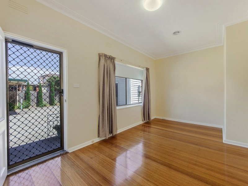 2/4 O’Shannassy Street, Essendon VIC 3040
