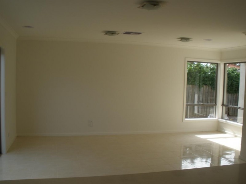 2/118 Marshall Rd, Airport West VIC 3042
