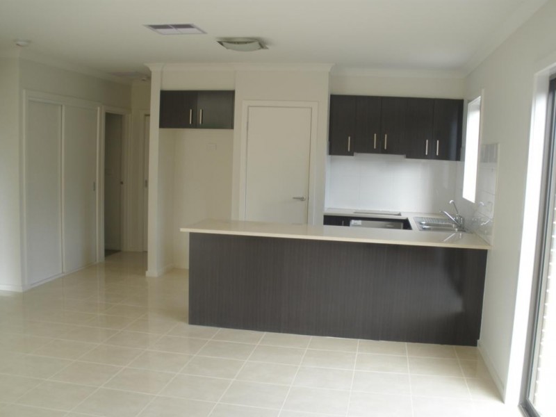 2/118 Marshall Rd, Airport West VIC 3042
