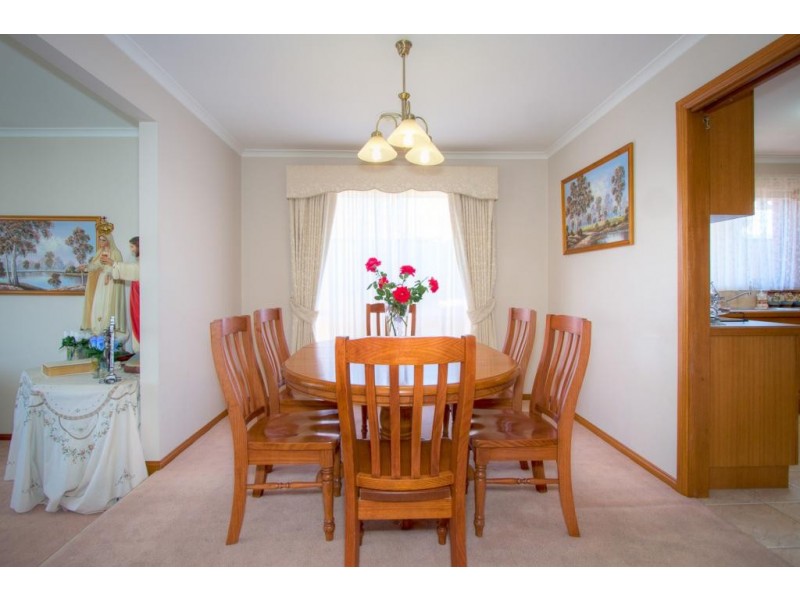 18 Penshurst Court, Hillside VIC 3037