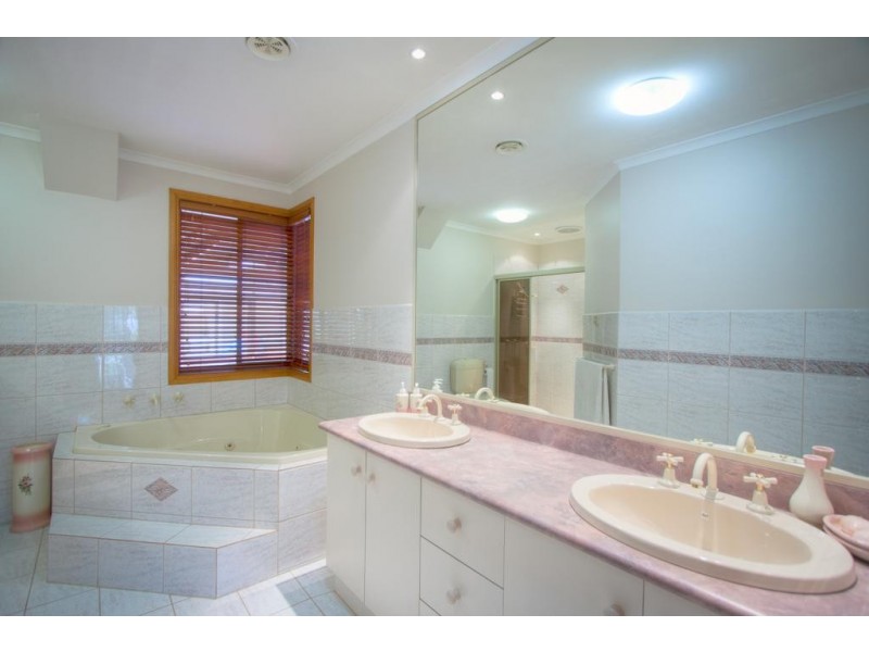 18 Penshurst Court, Hillside VIC 3037