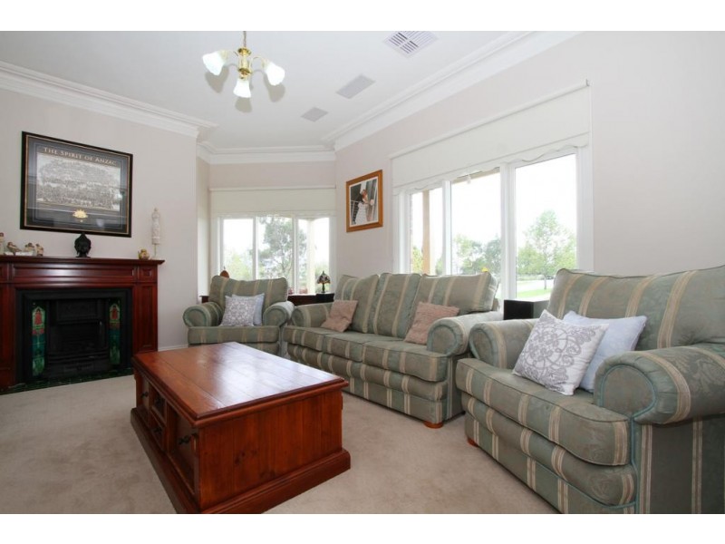 20 Highbury Drive, Hillside VIC 3037