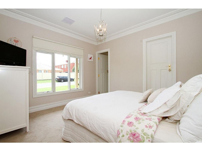 20 Highbury Drive, Hillside VIC 3037