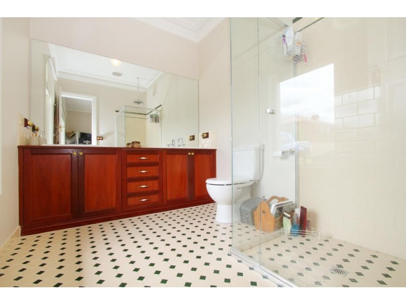 20 Highbury Drive, Hillside VIC 3037