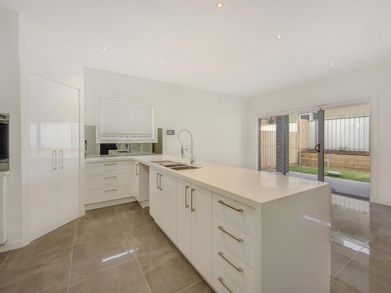 13Asold/13B Lind Street, Strathmore VIC 3041