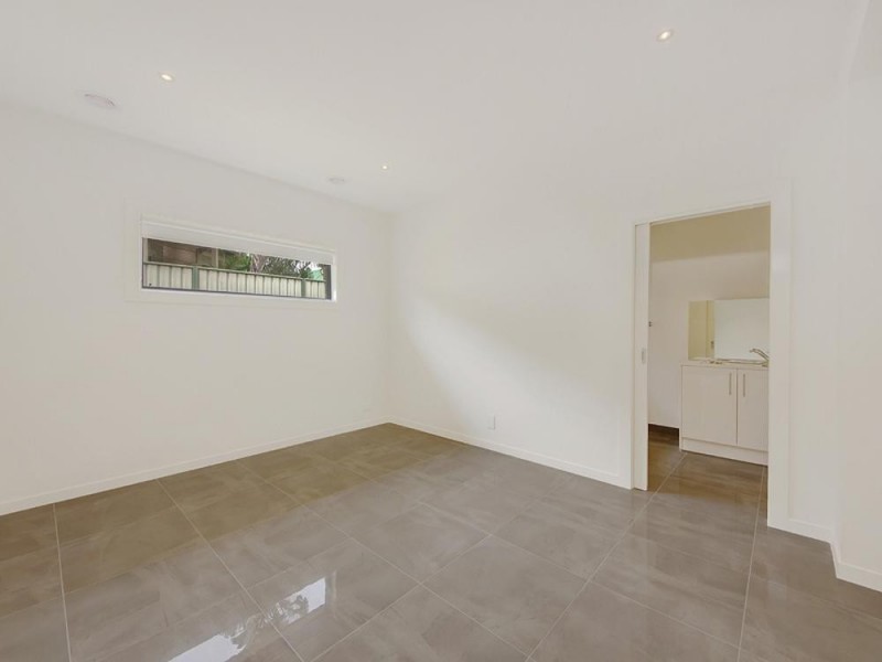 13Asold/13B Lind Street, Strathmore VIC 3041
