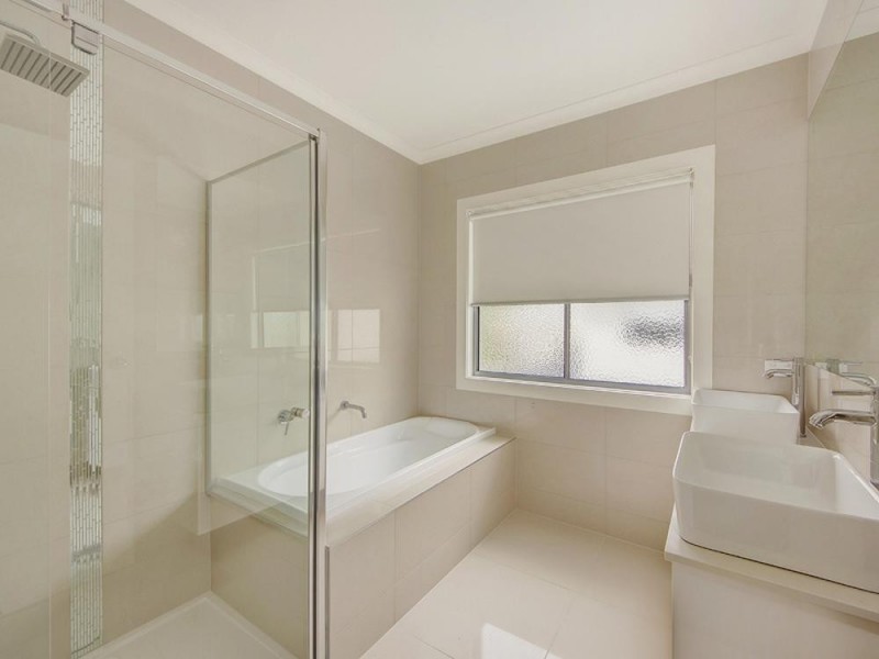 13Asold/13B Lind Street, Strathmore VIC 3041