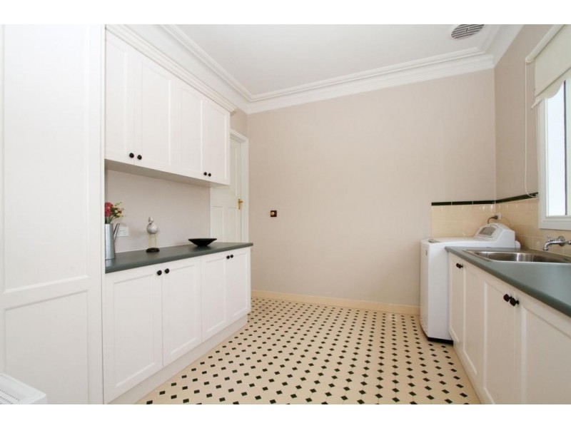 20 Highbury Drive, Hillside VIC 3037