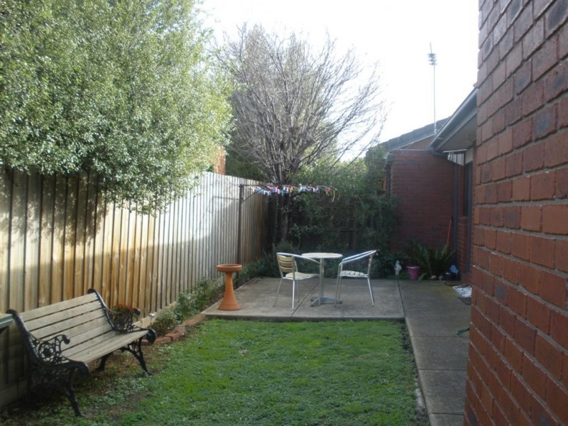 3/18 Bowes Avenue, Airport West VIC 3042