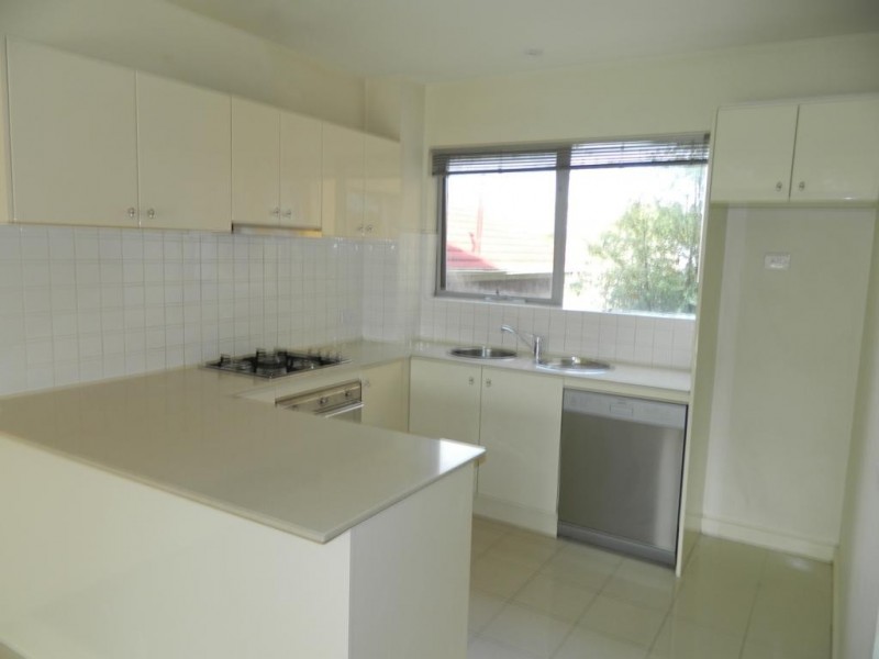 10/42 Napier Crescent, Essendon VIC 3040