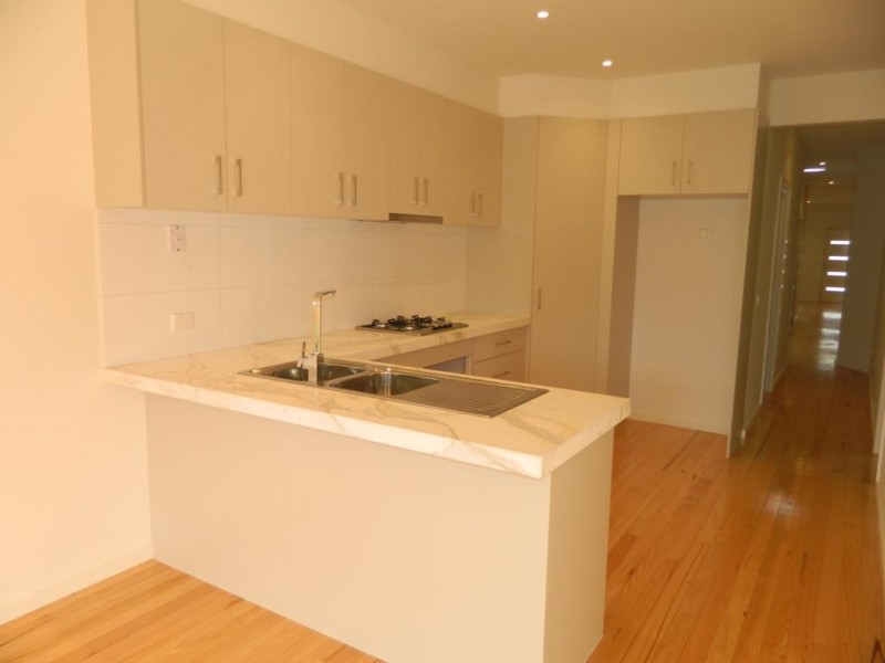 13 White Street, Avondale Heights VIC 3034