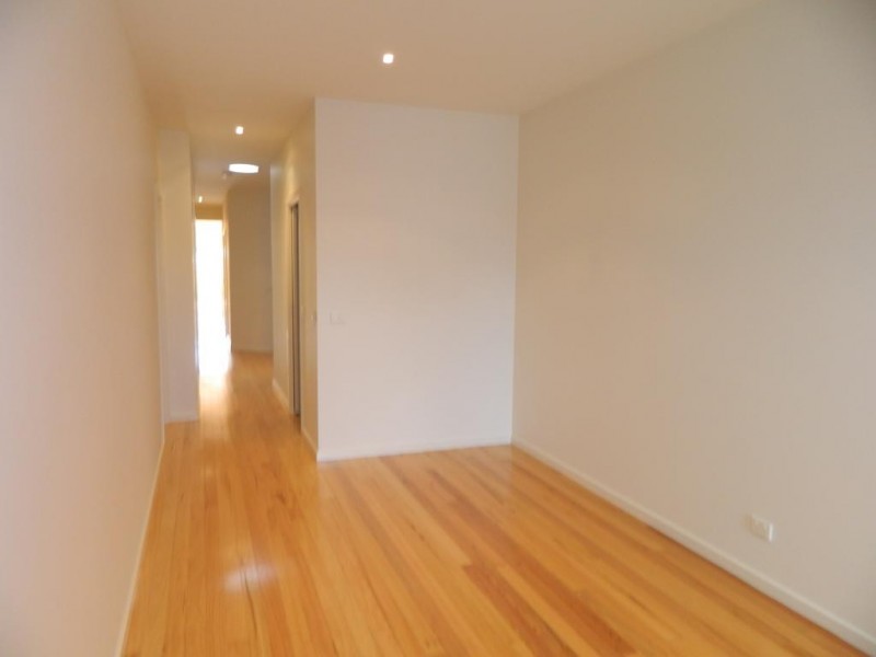 13 White Street, Avondale Heights VIC 3034