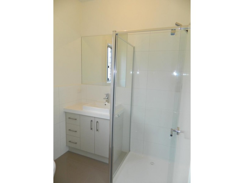 13 White Street, Avondale Heights VIC 3034