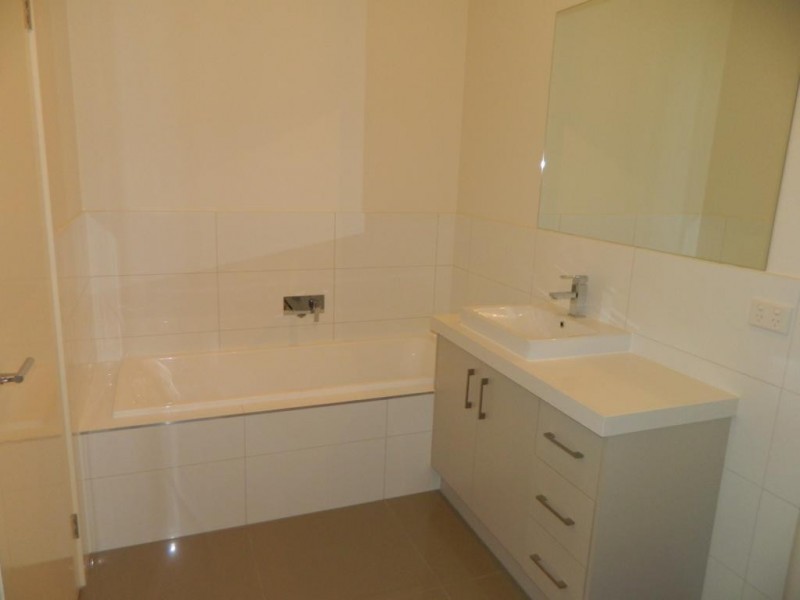 13 White Street, Avondale Heights VIC 3034