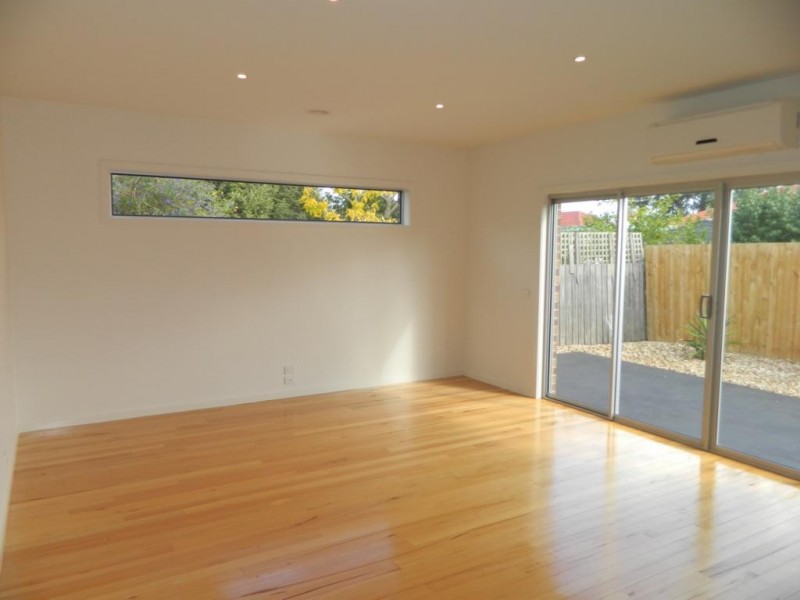 13 White Street, Avondale Heights VIC 3034