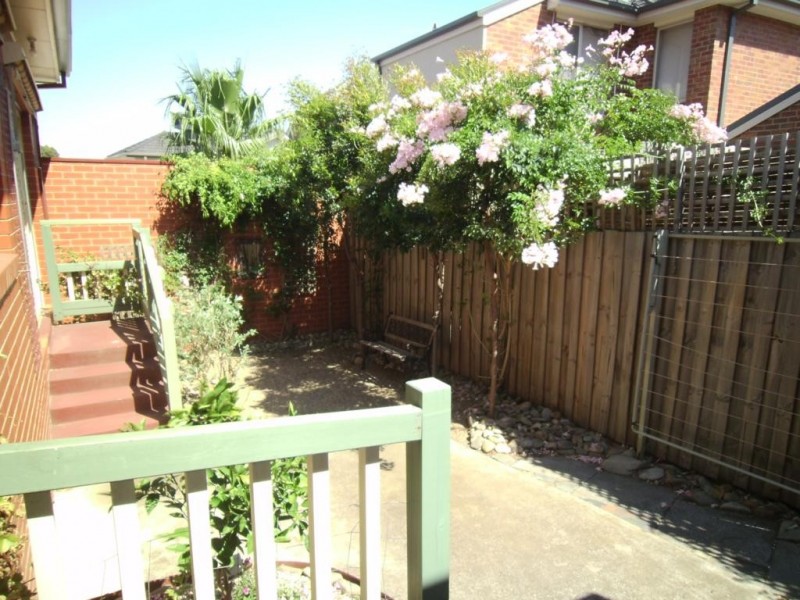 4/15 Station Road, Oak Park VIC 3046