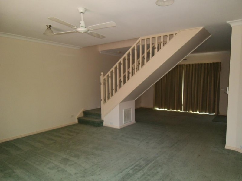 4/15 Station Road, Oak Park VIC 3046