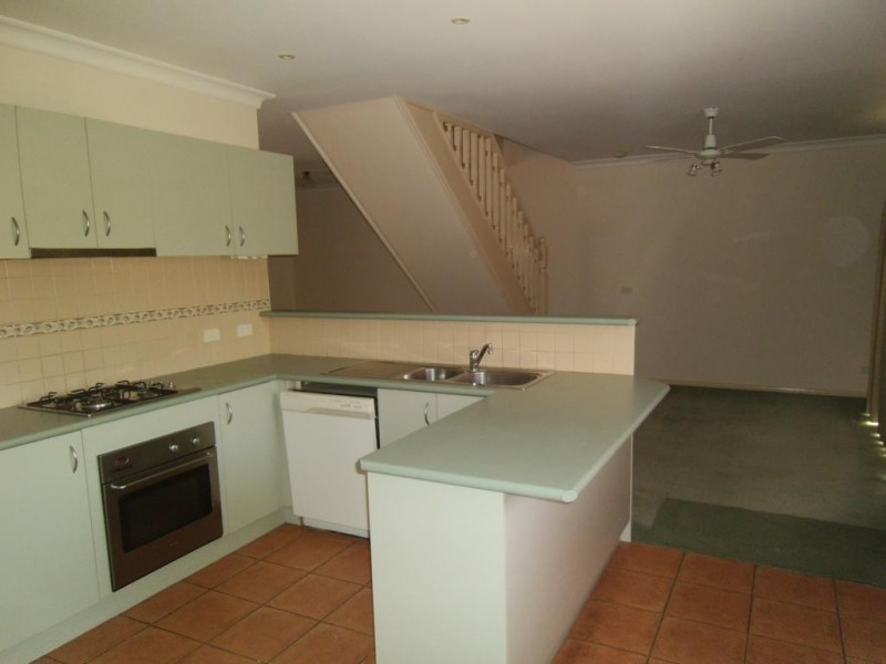 4/15 Station Road, Oak Park VIC 3046