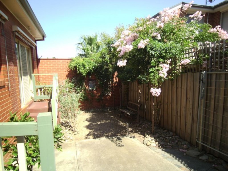 4/15 Station Road, Oak Park VIC 3046