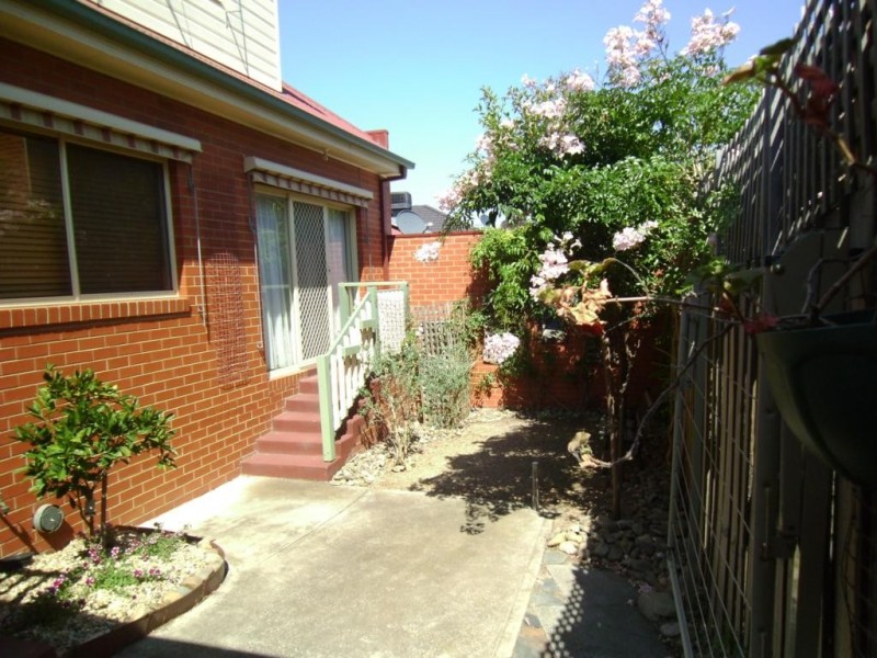 4/15 Station Road, Oak Park VIC 3046