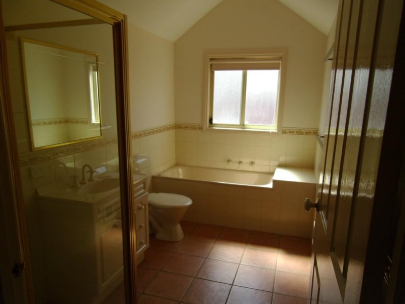 4/15 Station Road, Oak Park VIC 3046