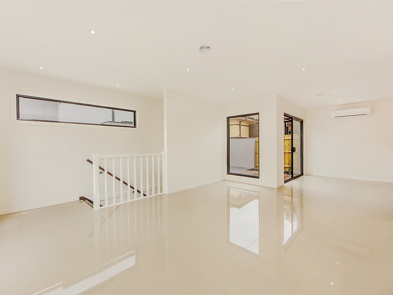 Unit 2/31 Fenacre Street, Strathmore VIC 3041