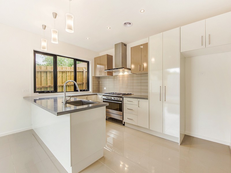 Unit 2/31 Fenacre Street, Strathmore VIC 3041