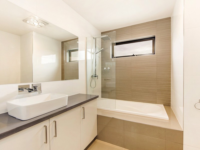 Unit 2/31 Fenacre Street, Strathmore VIC 3041