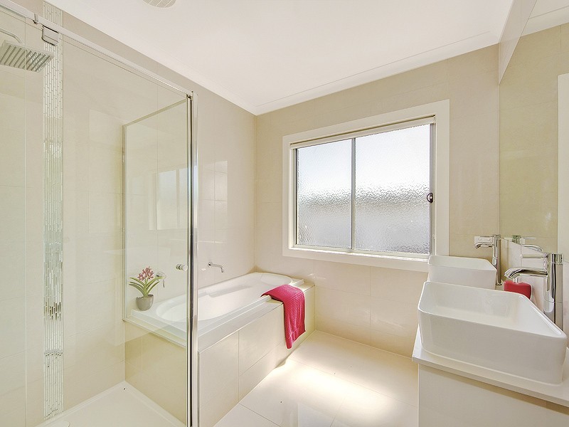 13B Lind Street, Strathmore VIC 3041